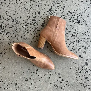 Django and Juliette Brown Boots - Size 40